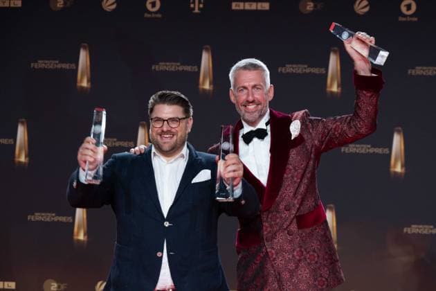 Preistraeger v.l. Andreass LECHNER, Redakteur, und Sebstian PUFPAFF, Moderator, Kategorie Beste Comedy Late Night, TV Total, Verleihung des Deutschen Fernsehpreises, Der Deutsche Fernsehpreis 2023, Deutscher Fernsehpreis 2023 in den MMC Studios Koeln, am 28.09.2023.