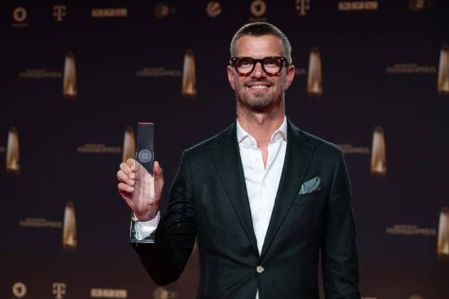 Preistraeger Joko WINTERSCHEIDT Kategorie Beste Doku-Serie fuer Wer stiehlt mir die Show, Verleihung des Deutschen Fernsehpreises, Der Deutsche Fernsehpreis 2023, Deutscher Fernsehpreis 2023 in den MMC Studios Koeln, am 28.09.2023.