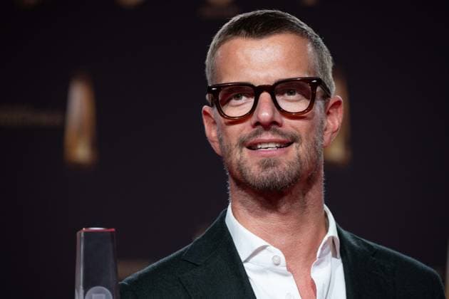 Preistraeger Joko WINTERSCHEIDT Kategorie Beste Doku-Serie fuer Wer stiehlt mir die Show, Verleihung des Deutschen Fernsehpreises, Der Deutsche Fernsehpreis 2023, Deutscher Fernsehpreis 2023 in den MMC Studios Koeln, am 28.09.2023.