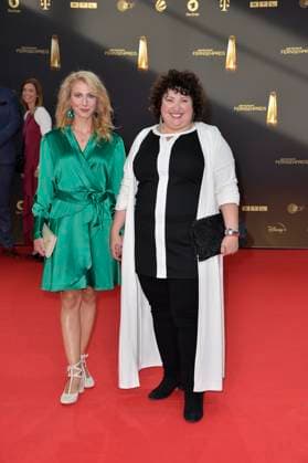 Derya Kaptan und ihre Schwester Meltem Kaptan bei der Verleihung des Deutschen Fernsehpreises in Koeln 28.09. 2023