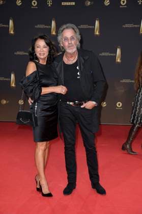 Hugo Egon Balder mit Frau Elena Balder bei der Verleihung des Deutschen Fernsehpreises in Koeln 28.09. 2023
