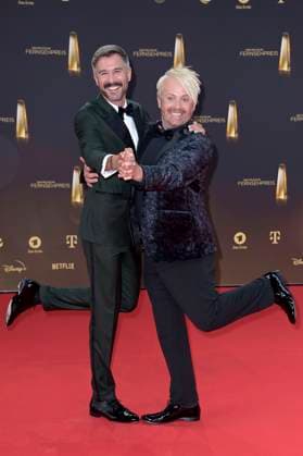 Jochen Schropp und Ross Antony bei der Verleihung des Deutschen Fernsehpreises 2023 in den MMC Studios. Köln, 28.09.2023