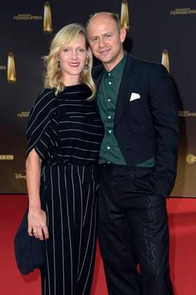 Anna Schudt mit Ehemann Moritz Führmann bei der Verleihung des Deutschen Fernsehpreises 2023 in den MMC Studios. Köln, 28.09.2023