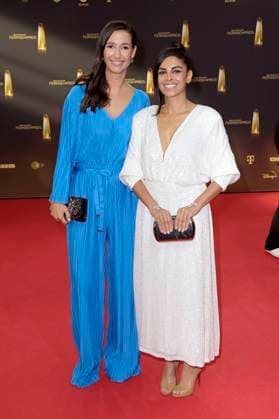 Pinar Atalay und Collien Ulmen-Fernandes bei der Verleihung des Deutschen Fernsehpreises 2023 in den MMC Studios. Köln, 28.09.2023