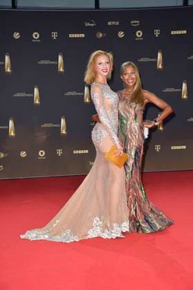 Anna Ermakova mit ihre Mutter Angela Ermakova bei der Verleihung vom Deutschen Fernsehpreis am 28.09.2023 in Koeln Deutscher Fernsehpreis Verleihung 2023 in Koeln