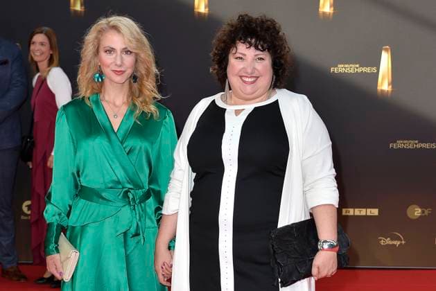 Meltem Kaptan und ihre Schwester Derya Kaptan bei der Verleihung vom Deutschen Fernsehpreis am 28.09.2023 in Koeln Deutscher Fernsehpreis Verleihung 2023 in Koeln