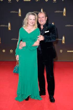 Wolfram Kons und seine Ehefrau Alexa Kons bei der Verleihung vom Deutschen Fernsehpreis am 28.09.2023 in Koeln Deutscher Fernsehpreis Verleihung 2023 in Koeln