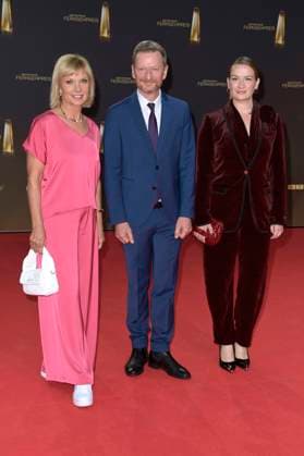 Ilka Eßmüller, Michael Kessler und Nina Gummich bei der Verleihung des Deutschen Fernsehpreises 2023 in den MMC Studios. Köln, 28.09.2023