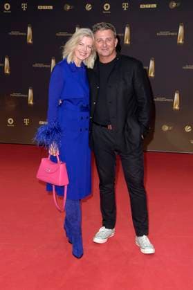 Hans Sigl mit Ehefrau Susanne Sigl bei der Verleihung des Deutschen Fernsehpreises 2023 in den MMC Studios. Köln, 28.09.2023