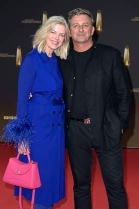 Hans Sigl mit Ehefrau Susanne Sigl bei der Verleihung des Deutschen Fernsehpreises 2023 in den MMC Studios. Köln, 28.09.2023
