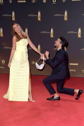 Giovanni Zarrella mit Ehefrau Jana Ina Zarrella bei der Verleihung des Deutschen Fernsehpreises 2023 in den MMC Studios. Köln, 28.09.2023