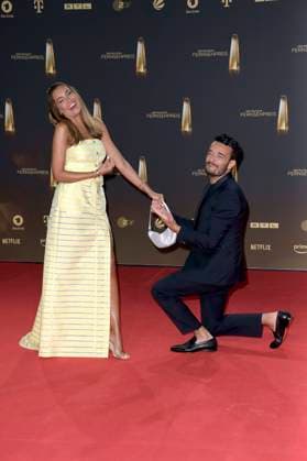 Giovanni Zarrella mit Ehefrau Jana Ina Zarrella bei der Verleihung des Deutschen Fernsehpreises 2023 in den MMC Studios. Köln, 28.09.2023
