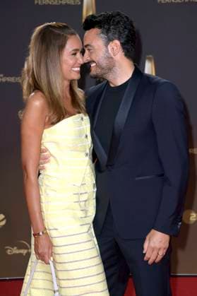 Giovanni Zarrella mit Ehefrau Jana Ina Zarrella bei der Verleihung des Deutschen Fernsehpreises 2023 in den MMC Studios. Köln, 28.09.2023