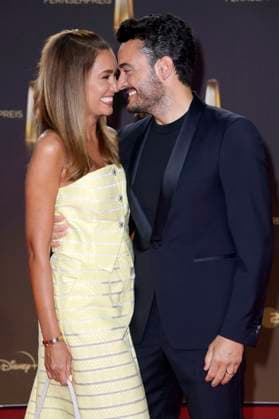 Giovanni Zarrella mit Ehefrau Jana Ina Zarrella bei der Verleihung des Deutschen Fernsehpreises 2023 in den MMC Studios. Köln, 28.09.2023