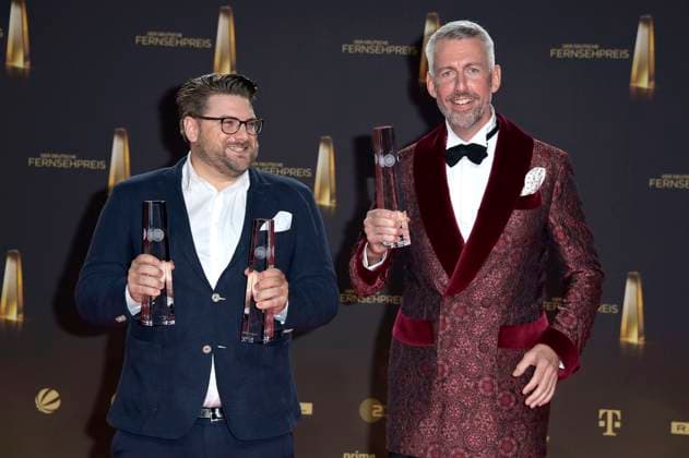 Andreas Lechner und Sebastian Pufpaff bei der Verleihung des Deutschen Fernsehpreises 2023 in den MMC Studios. Köln, 28.09.2023