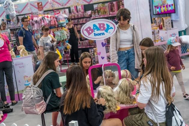 Die Modell Hobby Spiel Messe 2023 hat auf dem Leipziger Messegelände begonnen. Zahlreiche Aussteller aus dem Bereich Brettspiel, Modellbau und Bastel locken viele Besucher auf die Neue Messe im Leipziger Norden. Hier der stand der beliebten Spielzeugpuppe Baby Born. Modell Hobby Spiel 2023
