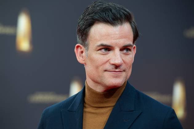 Torben LIEBRECHT, Schauspieler, Roter Teppich, Red Carpet Show, Ankunft, arrival, Verleihung des Deutschen Fernsehpreises, Der Deutsche Fernsehpreis 2023, Deutscher Fernsehpreis 2023 in den MMC Studios Koeln, am 28.09.2023.