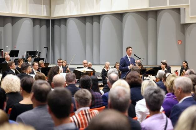 Landrat Andreas Mueller (Müller) (SPD), Offizielle Eroeffnung (Eröffnung), neuer Probesaal, neues Probehaus, Haus der Musik der Philharmonie Suedwestfalen (Südwestfalen) in der Oranienstrasse in Siegen Philharmonie Suedwestfalen Haus der Musik am 28.09.2023 in Siegen Deutschland. NUTZUNG NUR REDAKTIONELL