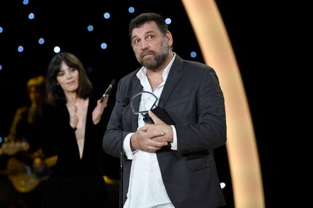Vicky Luengo und Hovik Keuchkerian bei der Preisverleihung auf dem 71. Internationalen Filmfestival San Sebastian Festival Internacional de Cine de San Sebastian im Kursaal. San Sebastian, 30.09.2023
