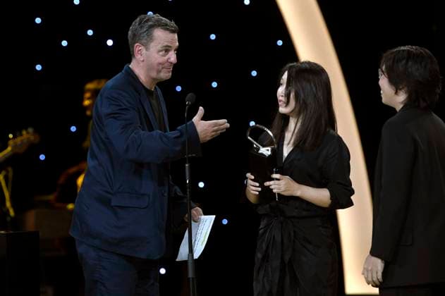 Christian Petzold, Peng Tzu-Hui und Ping-Wen Wang bei der Preisverleihung auf dem 71. Internationalen Filmfestival San Sebastian Festival Internacional de Cine de San Sebastian im Kursaal. San Sebastian, 30.09.2023