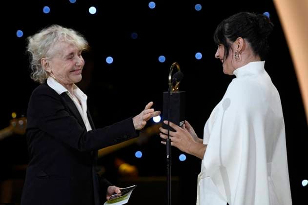 Claire Denis und Jaione Camborda bei der Preisverleihung auf dem 71. Internationalen Filmfestival San Sebastian Festival Internacional de Cine de San Sebastian im Kursaal. San Sebastian, 30.09.2023