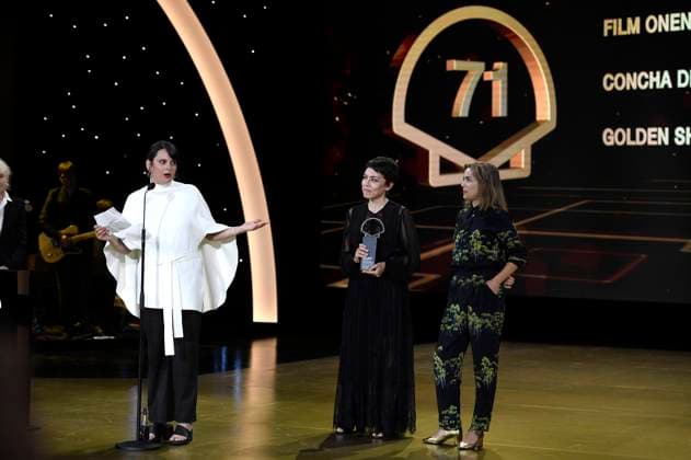 Jaione Camborda, Andrea Vazquez und Maria Zamora bei der Preisverleihung auf dem 71. Internationalen Filmfestival San Sebastian Festival Internacional de Cine de San Sebastian im Kursaal. San Sebastian, 30.09.2023