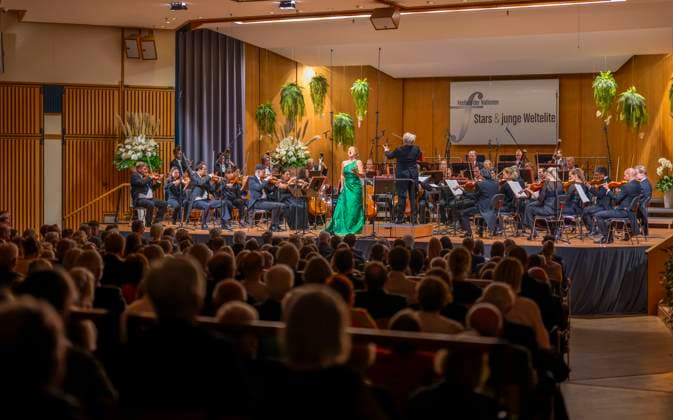30.09.2023, Internationales Klassikfestival: Festival der Nationen 2023, im Kurhaus Bad Wörishofen im Unterallgäu, Sopranistin Diana Damrau (GER) mit dem Münchner Rundfunkorchester. 30.09.2023, Klassikfestival Bad Wörishofen 30.09.2023, Klassikfestival Bad Wörishofen