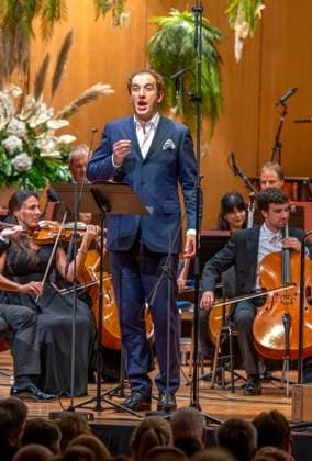 30.09.2023, Internationales Klassikfestival: Festival der Nationen 2023, im Kurhaus Bad Wörishofen im Unterallgäu, Opernsänger Tarek Nazmi (Bass) mit dem Münchner Rundfunkorchester. 30.09.2023, Klassikfestival Bad Wörishofen 30.09.2023, Klassikfestival Bad Wörishofen