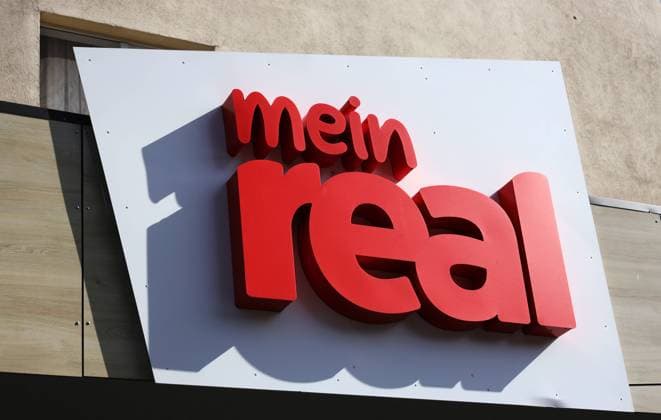 01.10.2023, Deutschland, NRW, Warenhäuser, Die SB-Warenhauskette Mein Real hat einen Antrag auf Insolvenz gestellt, insolvent, Insolvenzverfahren in Eigenverwaltung, Insolvenzantrag, Eigentümer der Real-Kette ist der Finanzinvestor SCP NRW Deutschland *** 01 10 2023, Germany, NRW, department stores, The self-service department store chain Mein Real has filed for insolvency, insolvent, insolvency proceedings in self-administration, insolvency application, the owner of the Real chain is the financial investor SCP NRW Germany Copyright: xSnowfieldxPhotographyx SF011023MeinRealD2