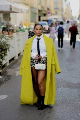 PFW - Valentino Street Style Street style, Paola Locatelli arriving at Valentino Spring Summer 2024 show, held at Beaux Arts, Paris, France, on October 1, 2023. Photo by Marie-Paola Bertrand-Hillion ABACAPRESS.COM Paris France  Copyright: xBertrand-HillionxMarie-Paola ABACAx 870038_009 Bertrand-HillionxMarie-Paola ABACAx 870038_009