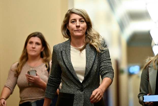 October 3, 2023, Ottawa, ON, CAN: Minister of Foreign Affairs Melanie Joly arrives for a meeting of the federal cabinet on Parliament Hill in Ottawa, on Tuesday, Oct. 3, 2023. Ottawa CAN  - ZUMAc35_ 20231003_zaf_c35_068 Copyright: xJustinxTangx