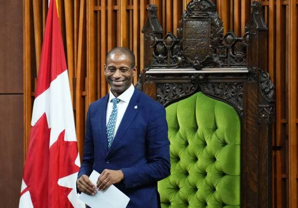Bilder des Jahres 2023, News 10 Oktober News Themen der Woche KW40 News Bilder des Tages October 3, 2023, Ottawa, ON, CANADA: Newly elected Speaker of the House of Commons Greg Fergus smiles in the House of Commons on Parliament Hill in Ottawa on Tuesday, Oct. 3, 2023. Liberal member of Parliament Fergus has been elected the House of Commons Speaker in a historic mid-session vote. Ottawa CANADA  - ZUMAc35_ 20231003_zaf_c35_076 Copyright: xSeanxKilpatrickx