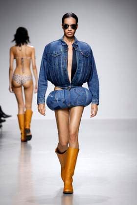 Bilder des Jahres 2023, Entertainment 10 Oktober Entertainment Themen der Woche KW40 Entertainment Bilder des Tages Duran Lantink Ready to wear spring Summer 2024 Paris October 2023 Duran Lantink Ready to wear spring Summer 2024 Paris, 03 October 2023, Credit:x Avalon  Copyright: xxx xAvalonx 0810592868