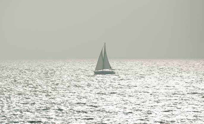 October 3, 2023, St. Petersburg, Florida, USA: A smokey haze falls over the Gulf of Mexico as a sailboat cruises south off the Sunshine Skyway Bridge on Tuesday, Oct 3, 2023, in St. Petersburg where smoke from a Canadian wildfire ended up in Florida due to winds from a combination of a low-pressure system and a high-pressure system over the eastern U.S., which has carries the smoke as far south as Miami. St. Petersburg USA - ZUMAs70_ 20231003_zan_s70_102 Copyright: xDouglasxR.xCliffordx