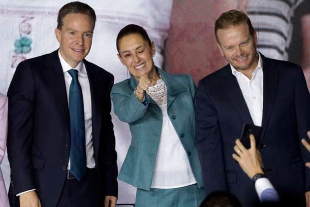 October 3, 2023, Mexico City, Mexico: Claudia Sheinbaum Pardo at the delivery of her certificate as presidential candidate of the Green Party with the licensed senator, Manuel Velasco and Arturo Escobar, member of the Political Council of the Green Party, at the Exhibition Center Expo Reforma in Mexico City. on October 3, 2023 in Mexico City, Mexico Mexico City Mexico - ZUMAe321 20231003_zia_e321_032 Copyright: xLuisxBarronx