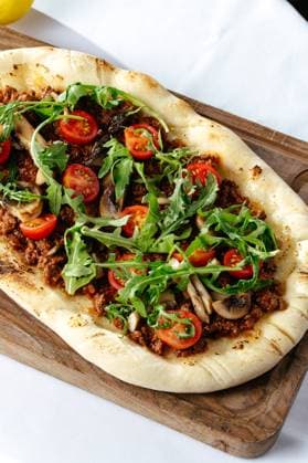 vegetable pizza at the Rome dough, pinsa R_KUAL231003-1252677-01