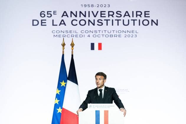 Bilder des Jahres 2023, News 10 Oktober News Themen der Woche KW40 News Bilder des Tages 65th Anniversary Of The 1958 Constitution - Paris President Emmanuel Macron delivers a speech during a ceremony to mark the 65th anniversary of the 1958 French Constitution at the Conseil Constitutionnel (Constitutional Council) in Paris, France on October 4, 2023. Photo by Jeanne Accorsini Pool ABACAPRESS.COM Paris France  Copyright: xAccorsinixJeanne Pool ABACAx 870457_015 AccorsinixJeanne Pool ABACAx 870457_015