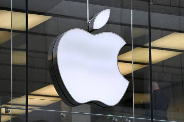 Apple Logo,Apfel am APPLE STORE in der Rosenstrasse in Muenchen, Computerhersteller,Computer, Laden,Geschaeft,Eingang,Gebauede, Fassade,Firmenlogo,Apfellogo,Logo *** Apple logo,apple at APPLE STORE in Rosenstrasse in Munich,computer manufacturer,computer,store,entrance,building,facade,company logo,apple logo,logo