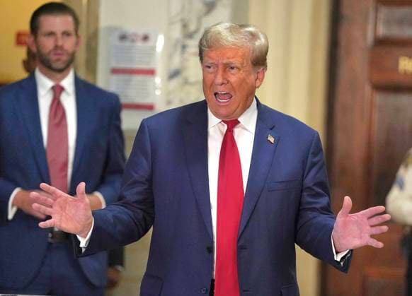 News Bilder des Tages Donal Trump s 3rd Day Appearance For Court Fraud Trial in New York (NEW) Donald Trump™s 3rd Day Appearance for Court Fraud Trial in New York. October 4, 2023, New York, USA: The former US President, Donald Trump arrives at the court on day three, for fraud trial in Manhattan amid tight security and busy day in Manhattan. Letitia James, New York Attorney General, accuses Donald Trump, two of his adult children, the Trump Organization of financial fraud and $250 million civil fraud trial that could see him permanently banned from doing business in New York. Credit: Jorge Estrellado Thenews2 (Foto: Jorge Estrellado Thenews2 imago images) Donal Trump s 3rd Day Appearance For Court Fraud Trial in New York  Copyright: xJorgexEstrelladox