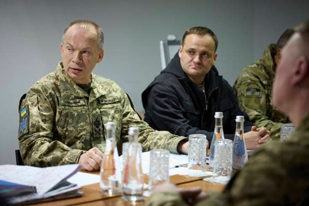 October 3, 2023, Kharkiv, Kharkiv Oblast, Ukraine: Ukrainian Ground Forces commander Gen. Oleksandr Syrskyi, left, during a briefing with President Volodymyr Zelenskyy on the war during a visit to the frontlines, October 3, 2023 in Kharkiv, Ukraine. Kharkiv Ukraine - ZUMAp138 20231003_zaa_p138_024 Copyright: xUkrainexPresidency UkrainianxPrex