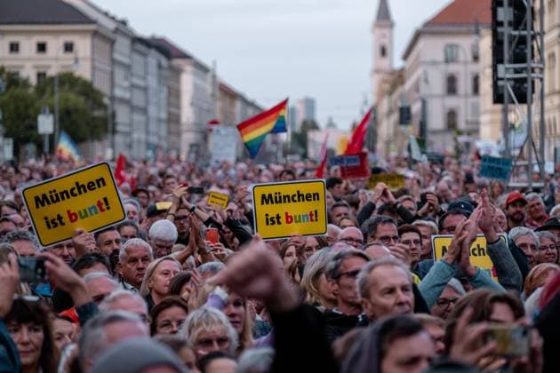 Bilder des Jahres 2023, News 10 Oktober News Themen der Woche KW40 News Bilder des Tages Zammreissen - Bayern gegen Rechts Auf dem Odeonsplatz findet die Kundgebung Zammreißen! Bayern gegen Rechts statt, zu der viele Künstler, Sportler und Sprecher geladen wurden. Organisiert wird die Veranstaltung vom Integrationshaus Bellevue di Monaco zusammen mit den Bündnissen München ist bunt, Lichterkette und Offen bleiben. München Odeonsplatz Bayern Deutschland *** Zammreissen Bayern gegen Rechts The rally Zammreißen Bayern gegen Rechts will take place on Odeonsplatz, to which many artists, athletes and speakers have been invited Organized by Integrationshaus Bellevue di Monaco together with the alliances München ist bunt, Lichterkette and Offen bleiben München Odeonsplatz Bayern Deutschland , Copyright: xTorstenxF.x