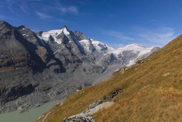  Bergpanorama mit Großglockner und Pasterzengletscher *** Mountain panorama with Grossglockner and Pasterzen Glacier Copyright: imageBROKER/GoMaierhofer ibxgot09691382.jpg