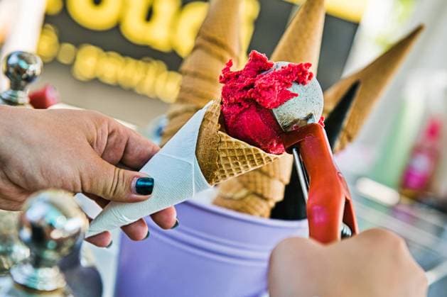 Customers enjoy ice-cream in Brno, Czech Republic, October 4, 2023. (CTKxPhoto PatrikxUhlir) CTKPhotoP2023100503349  CTKPhotoP2023100503349