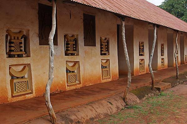  Basreliefs aus der Dahomey Dynastie im Historischen Museum von Abomey, Benin, Afrika *** Bas-reliefs from the Dahomey Dynasty at Historical Museum from Abomey, Benin, Africa Copyright: imageBROKER/alimdix/xArterrax/xMaricaxvanxderxMeer ibltsm09691804.jpg