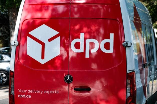 Düsseldorf 06.10.2023 DPD Paket Pakete Amazon Retouren Retoure CO2 Online shoppen einkaufen onlineshopping Internetshopping Paketboom Paketbote Onlinehandel Paketsteuer Paketversandsteuer Paketabgabe Amazonsteuer Amazon-Steuer Versandhandel Lieferwagen Paketlieferwagen Logo Düsseldorf Nordrhein-Westfalen Deutschland *** Düsseldorf 06 10 2023 DPD parcel parcels Amazon returns return CO2 online shopping shopping onlineshopping internet shopping parcel boom parcel messenger online trade parcel tax parcel shipping tax Amazon tax Amazon tax mail order delivery van parcel delivery van logo Düsseldorf North Rhine Westphalia Germany