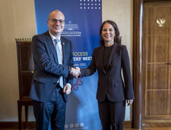 Bilder des Jahres 2023, News 10 Oktober News Themen der Woche KW40 News Bilder des Tages Annalena Baerbock (Buendnis 90 Die Gruenen), Bundesaussenministerin, nimmt Teil am Treffen der Aussenministerinnen und Aussenminister des Berliner Prozesses zum Westlichen Balkan in Tirana, Albanien. Hier mit dem Aussenministern von Albanien, Igli Hasani Tirana Albanien *** Annalena Baerbock Buendnis 90 Die Gruenen , German Foreign Minister, participates in the meeting of Foreign Ministers of the Berlin Process on the Western Balkans in Tirana, Albania Here with the Foreign Minister of Albania, Igli Hasani Tirana Albania Copyright: xThomasxKoehlerx