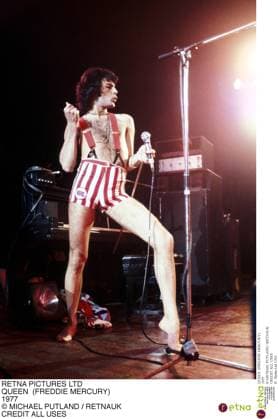 QUEEN (FREDDIE MERCURY) 1977 MICHAEL PUTLAND RETNAUK CREDIT ALL USES QUEEN (FREDDIE MERCURY) 1977 MICHAEL PUTLAND RETNAUK CREDIT ALL USES, Credit:Michael Putland Avalon  Copyright: xMichaelxPutlandx xAvalonx 0517068127