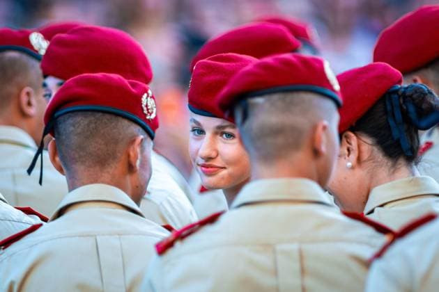 Bilder des Jahres 2023, Entertainment 10 Oktober Entertainment Themen der Woche KW40 Entertainment Bilder des Tages Princess of Asturias Leonor de Borbon during a visit to Pilar Cathedral as cadet of the military academy of Zaragoza in Zaragoza on Friday, 6 October 2023. Cordon Press *** Princess of Asturias Leonor de Borbon during a visit to Pilar Cathedral as cadet of the military academy of Zaragoza in Zaragoza on Friday, 6 October 2023 Cordon Press  CarlosxGil-Roig LEONOR BORBON-OFRENDA-ZARAGOZA