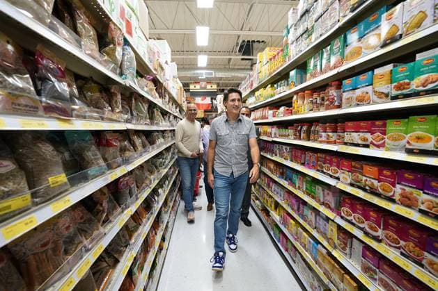 October 6, 2023, Cambridge, ON, CAN: Prime Minister Justin Trudeau visits Desi Food Mart, in Cambridge, Ont., Friday, Oct. 6, 2023. Cambridge CAN  - ZUMAc35_ 20231006_zaf_c35_051 Copyright: xChrisxYoungx