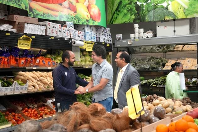 October 6, 2023, Cambridge, ON, CAN: Prime Minister Justin Trudeau greets a customer as he visits Desi Food Mart, in Cambridge, Ont., Friday, Oct. 6, 2023. Cambridge CAN  - ZUMAc35_ 20231006_zaf_c35_056 Copyright: xChrisxYoungx